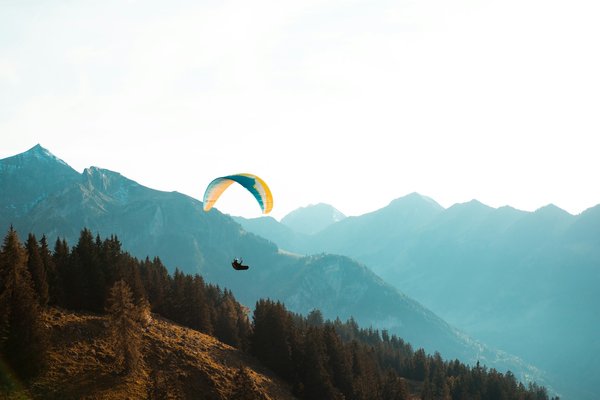 Quels sont les meilleurs spots pour la pratique du parapente à Annecy, France?